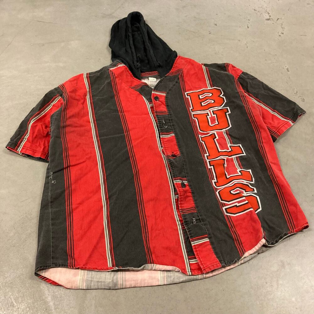 90s striped Chicago bulls button up shirt missing button